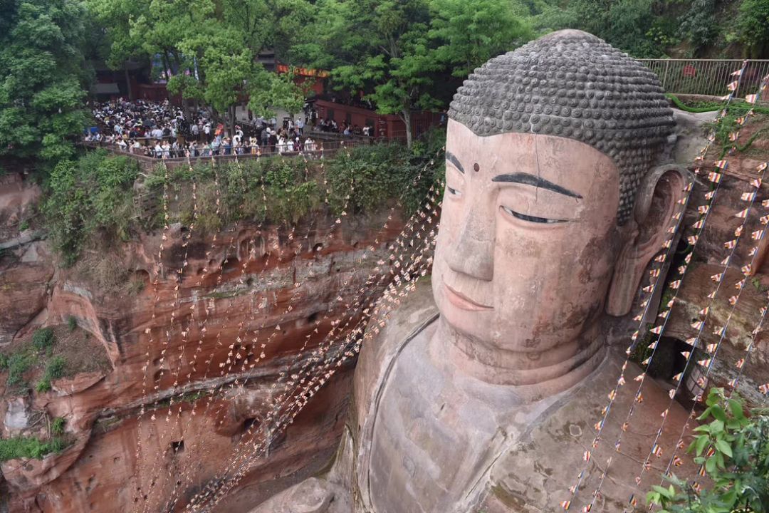 乐山大佛最新状况：维护现状、旅游发展及未来展望